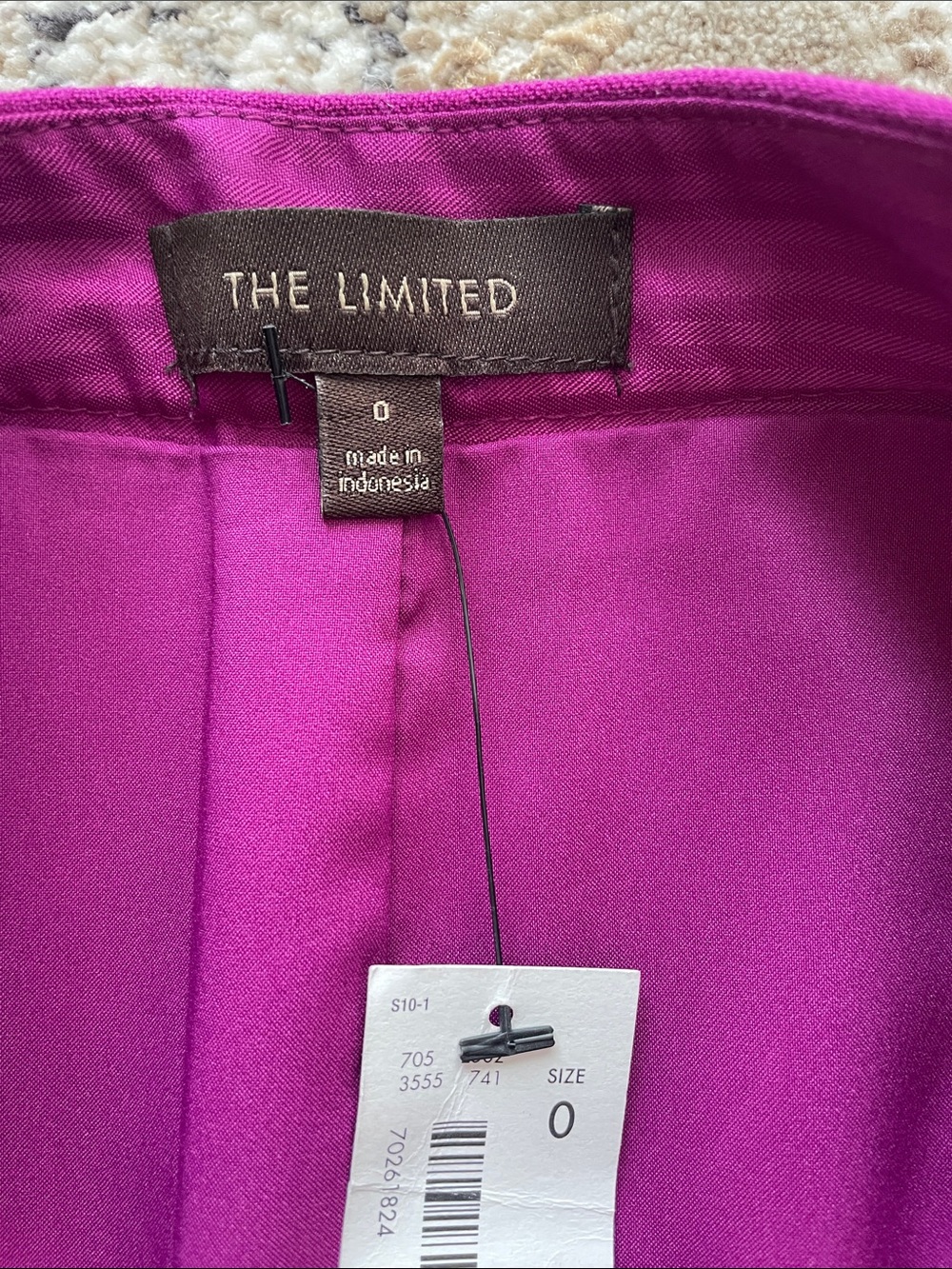 RARE The Limited Fuchsia Pencil Skirt - Picture 8 of 10